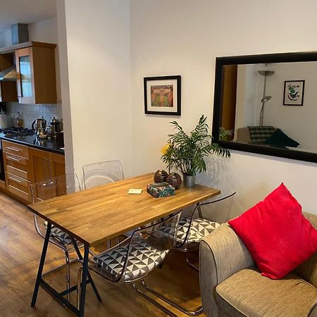 True Colours Apartment In Central Location Bangor  Ngoại thất bức ảnh