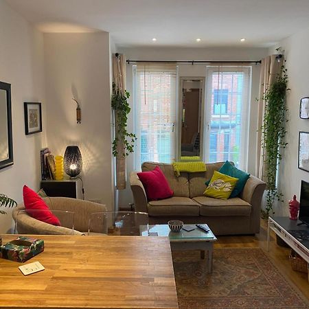 True Colours Apartment In Central Location Bangor  Ngoại thất bức ảnh