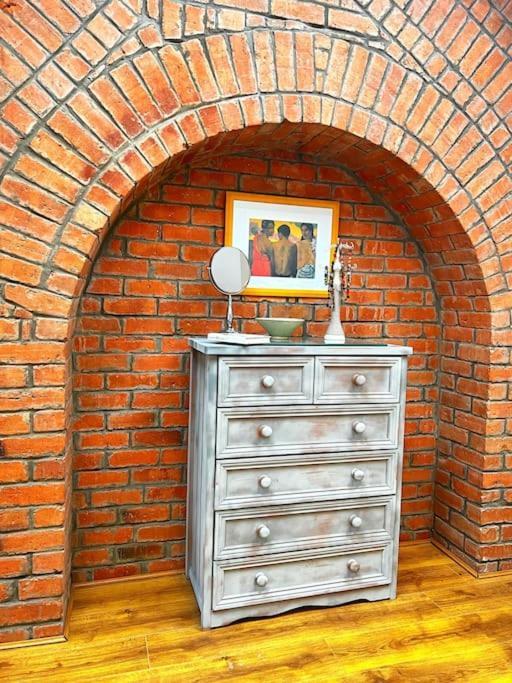 True Colours Apartment In Central Location Bangor  Ngoại thất bức ảnh