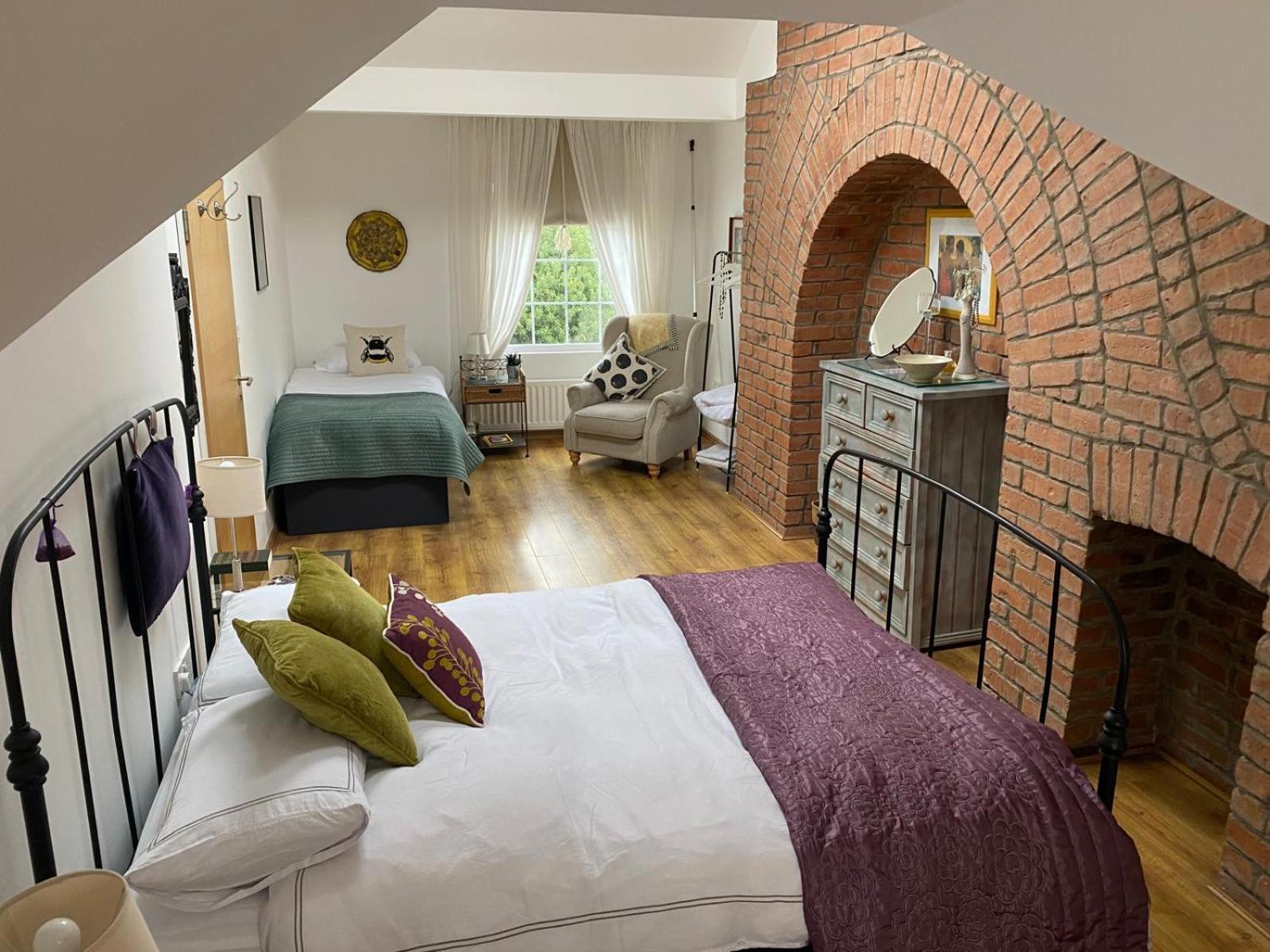 True Colours Apartment In Central Location Bangor  Ngoại thất bức ảnh